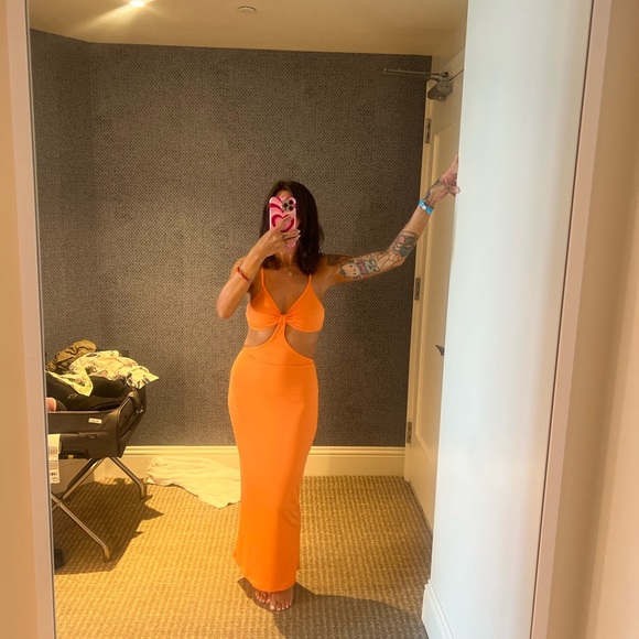 Neon orange cut out dress - Picture 2 of 4